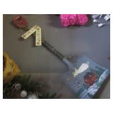 (EC1) Assorted Christmas Decor...