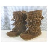 (CS) Pair of Minnetonka Leather Fri...