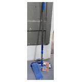 Hardwood Floor Mop/Duster w/ 2 duster Cloths