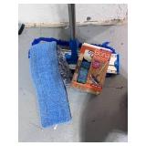 Hardwood Floor Mop/Duster w/ 2 duster Cloths