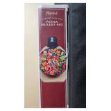 Parini 3-Piece Cast Iron Fajita Skillet Set with Wooden Trivet and Mitt in Orig Box