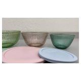 Pyrex Set of 4 Ribbed Glass Mixing Bowls with Colored Lids