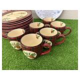 Holiday Plates & Cups