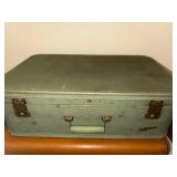 Set of 3 Vintage Suitcases Assorted Colors and Sizes