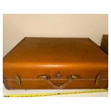 Set of 3 Vintage Suitcases Assorted Colors and Sizes