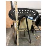 Metal Tractor Seat Bar Stool with Industrial Base