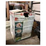 Morrone Ultimate Turkey Fryer and Deluxe Seafood Boiler with Bailing Basket