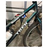 Trek 800 Sport Mountain Track Bicycle with Helmet