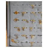 2 Displays of Adjustable Rings