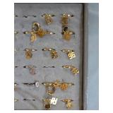 2 Displays of Adjustable Rings