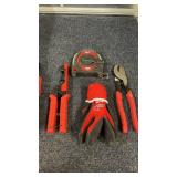 Milwaukee Ratchet and Hand Tool Set with Tape Measure and Gloves