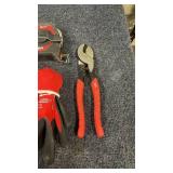 Milwaukee Ratchet and Hand Tool Set with Tape Measure and Gloves