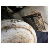 Vintage(?) Briggs and Stratton motor. Dry gas tank!