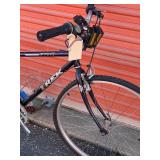 Trek 700 Hybrid Bicycle - Size Medium