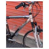 Trek 7100 Hybrid Bicycle - Size Large