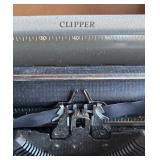 P - Vintage Smith-Corona Clipper Typewriter with Carrying Case