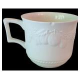 DR - Vintage International Tableworks Devonshire 8-Piece Dinnerware Set with Embossed Fruit Pattern