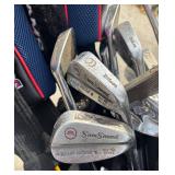 G - Wilson, Pen, and Sam Snead Golf Club Set with Bag and Minnesota Twins Headcovers