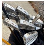 G - Wilson, Pen, and Sam Snead Golf Club Set with Bag and Minnesota Twins Headcovers