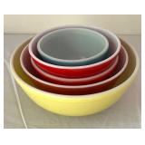 Set of 5 Vintage Pyrex Mixing Bowls in Multicolor
