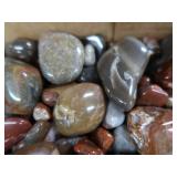 FLAT OF AGATES / POLISHED ROCKS