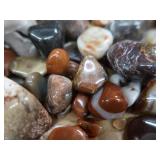FLAT OF AGATES / POLISHED ROCKS