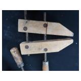 5 SMALLER VINTAGE WOOD HAND SCREW CLAMPS.