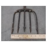 VINTAGE FISHING SPEAR