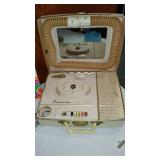 Vintage lot Jewelry Box, Hairdryer, Munster and Oyster Fryer, Salad Maker. Thermos (5)