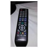 Samsung 32" 720p HD LCD Television with remote.
