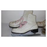Vintage Youth Ice Skates (3)  Super Cute.