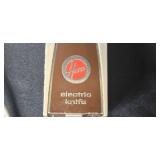 Mixed Lot of Electric Knives and Vintage Kitchen Utility Knives