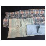 Queen Size Comforter with Mixed Linens Set