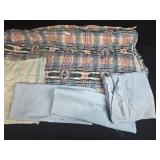 Queen Size Comforter with Mixed Linens Set