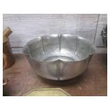 (LRF) Assorted Vintage Metal Items ...