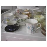 (K) Large Assortment of Vintage Cup...