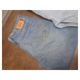 (K) 5 Pair of Jeans - Levis, Gap, W...