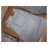 (K) 5 Pair of Jeans - Levis, Wrangl...