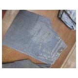 (K) 5 Pair of Jeans - Levis, Wrangl...