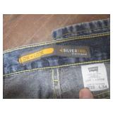 (K) 5 Pair of Jeans - Levis, Wrangl...