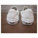 (K) Pair of Vans Off The Wall Slip-...