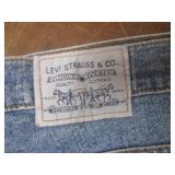 (K) 5 Pair of Jeans - 4 Pair of Lev...