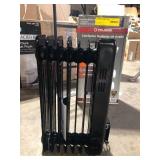 Pelonis 1,500-Watt Oil-Filled Radiant Electric Space Heater with Thermostat Customer Returns See Pictures