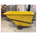 RUBBERMAID #1016 Commercial 1 cu/yd - 2000 Lb Rolling Bin