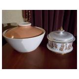 2 covered bowls