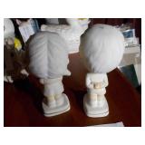 The image displays a pair of vintage Enesco ceramic kissing bobblehead nodders.