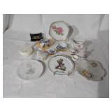 Assortment of decorative pieces