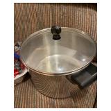 Kitchenware Collection with Bakeware, Pots, Trays, and Heart-Shaped Dish