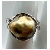 Elegant 18K White Gold Baroque Pearl Ring