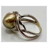 Elegant 18K White Gold Baroque Pearl Ring